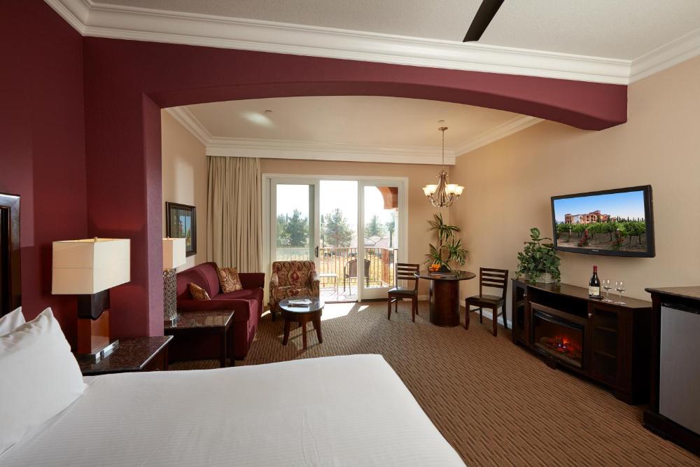 Syrah King Suite with Sofa Bed interior